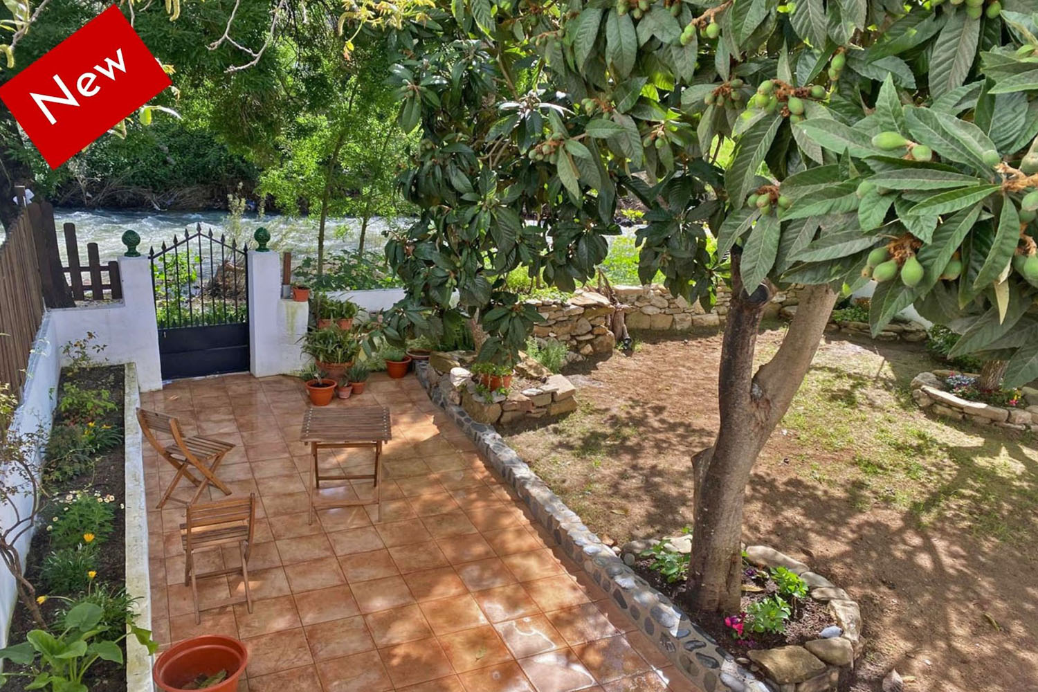 BEAUTIFUL RIVERSIDE HOUSE WITH GARDEN