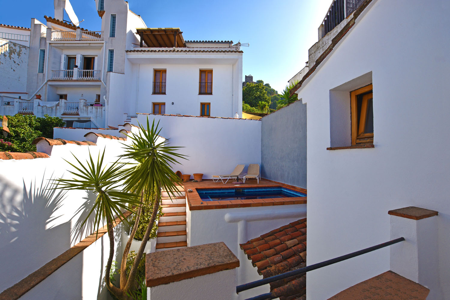 ENCANTADORA CASA DE PUEBLO - PATIO, PISCINA, TERRAZAS