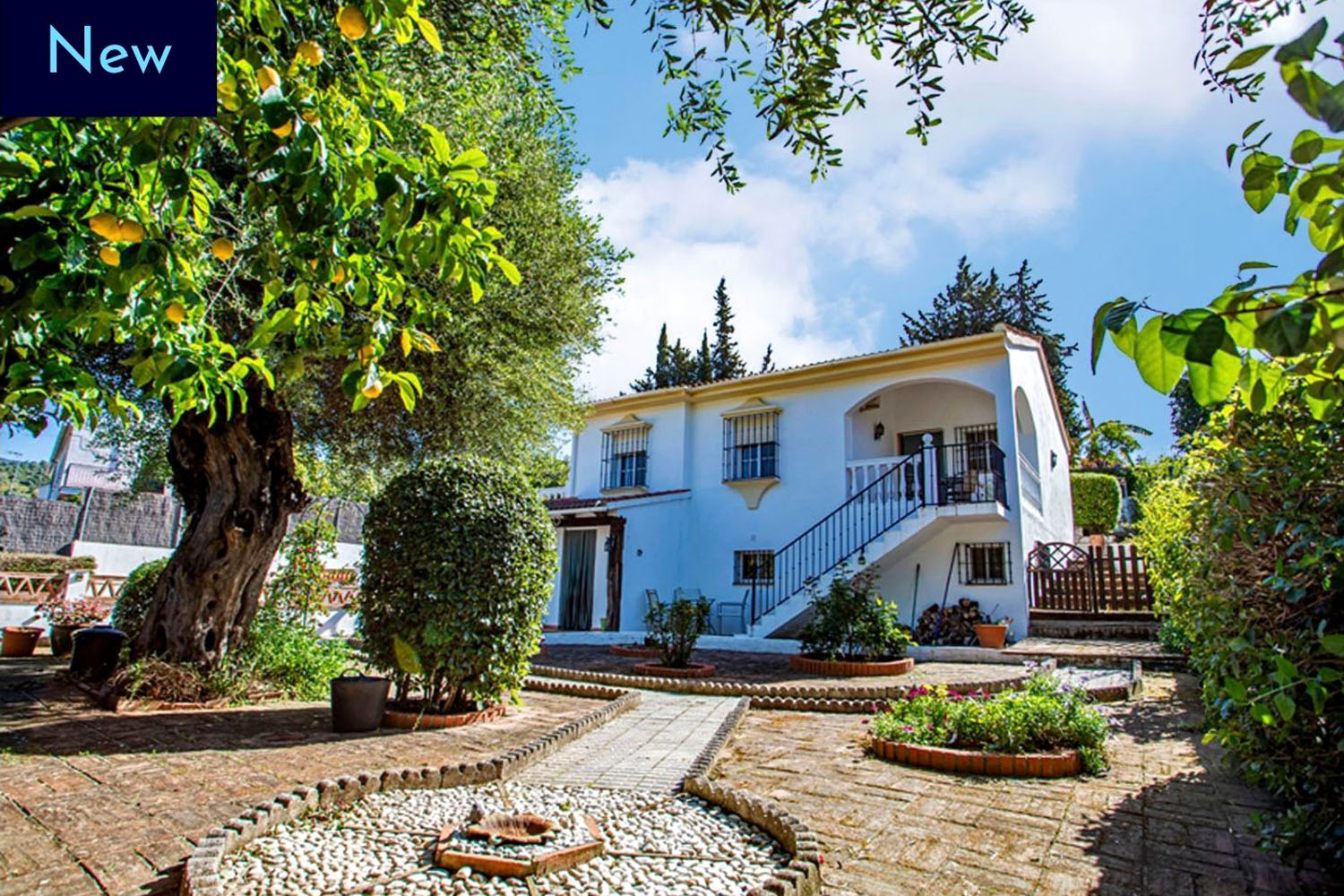 ENCANTADORA VILLA RURAL - PISCINA, JARDÍN, GARAJE