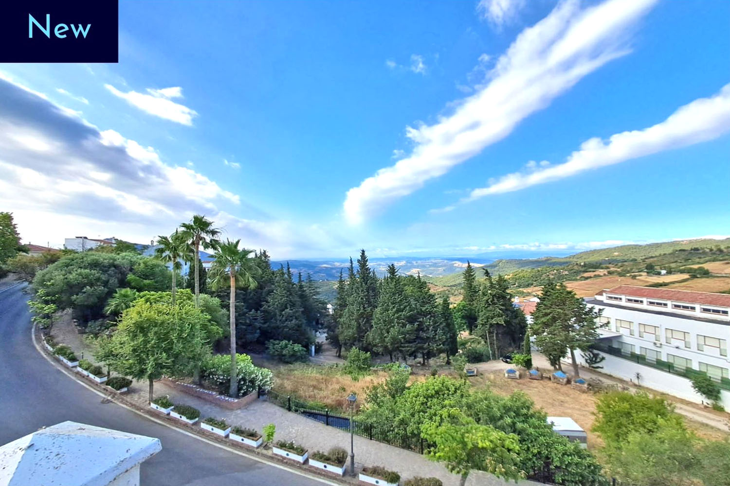 MODERN PENTHOUSE APARTMENT - LARGE TERRACE & AMAZING VIEWS